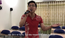 'Cô hàng xóm' phiên bản tiếng Anh khiến dân mạng mê tít